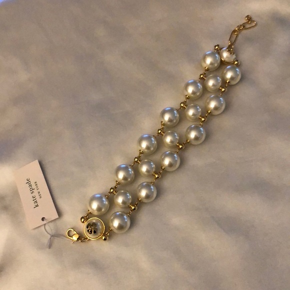 Kate Spade Gold Tone Pearls On Pearl Chunky Bracelet Spade Flower Motif NWT - Picture 1 of 13